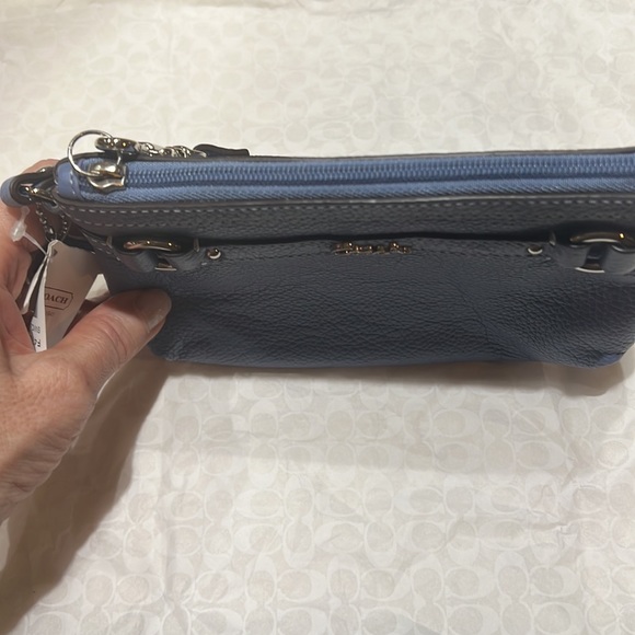 Coach NWT leather wristlet cornflower - Picture 4 of 9